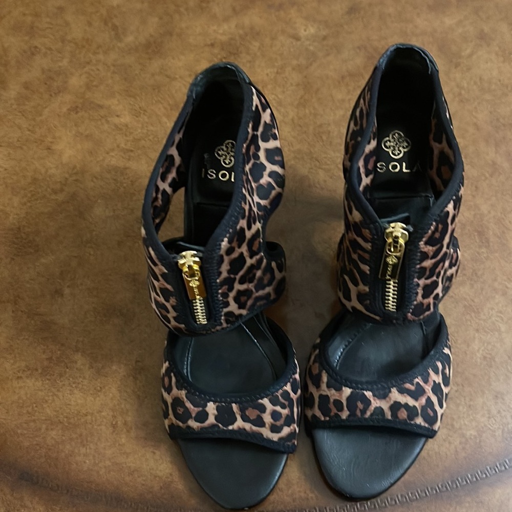 Like new Isola Dani Leopard Print Sandals - Picture 6 of 6